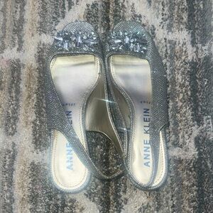 These are Anne Klein flats with a small wedge. these have been worn once.